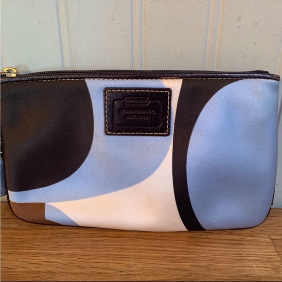 Coach bag & wristlet. Signature C satin style 18969 & matching wristlet. - Picture 7 of 11